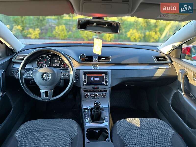 Универсал Volkswagen Passat 2014 в Ровно