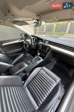 Седан Volkswagen Passat 2015 в  фото 10 Седан Volkswagen Passat 2015 в