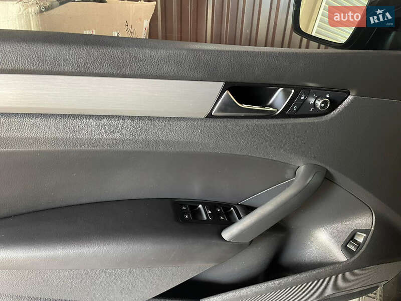 Седан Volkswagen Passat 2014 в Днепре фото 37 Седан Volkswagen Passat 2014 в Днепре