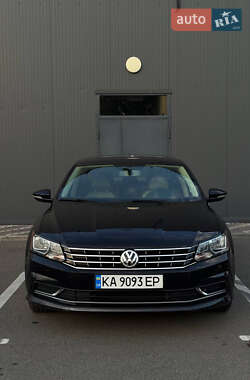 Седан Volkswagen Passat 2016 в Києві