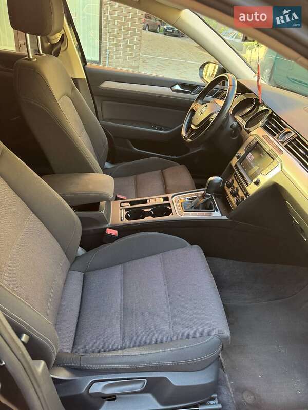 Универсал Volkswagen Passat 2015 в Ивано-Франковске
