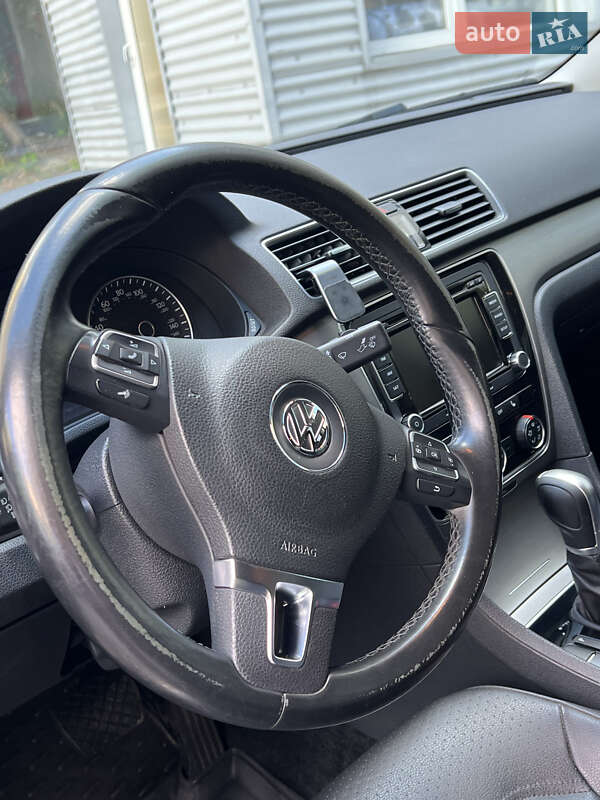 Седан Volkswagen Passat 2014 в Харькове
