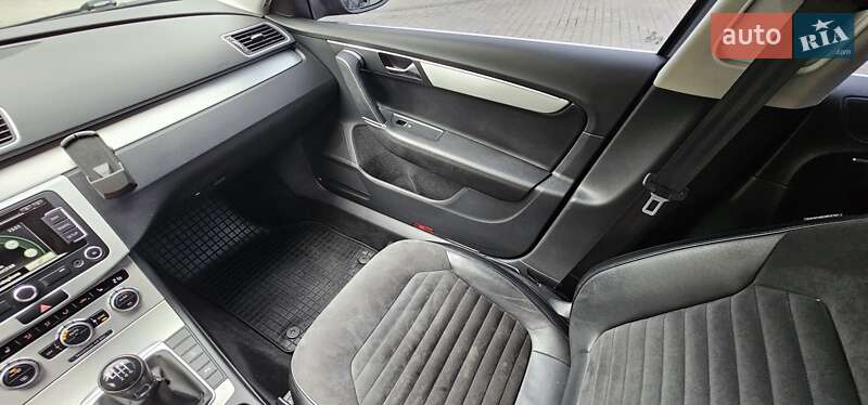 Універсал Volkswagen Passat 2013 в Богородчанах