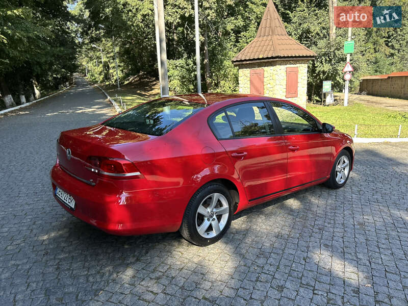 Седан Volkswagen Passat 2013 в Черновцах