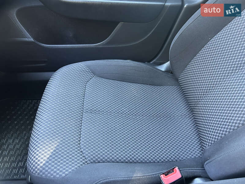 Седан Volkswagen Passat 2013 в Черновцах