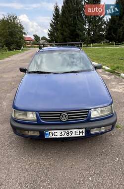 Седан Volkswagen Passat 1994 в Стрые