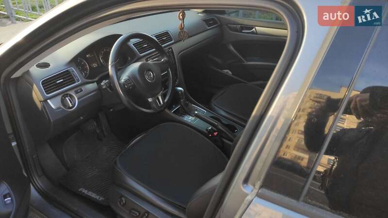 Седан Volkswagen Passat 2013 в Киеве