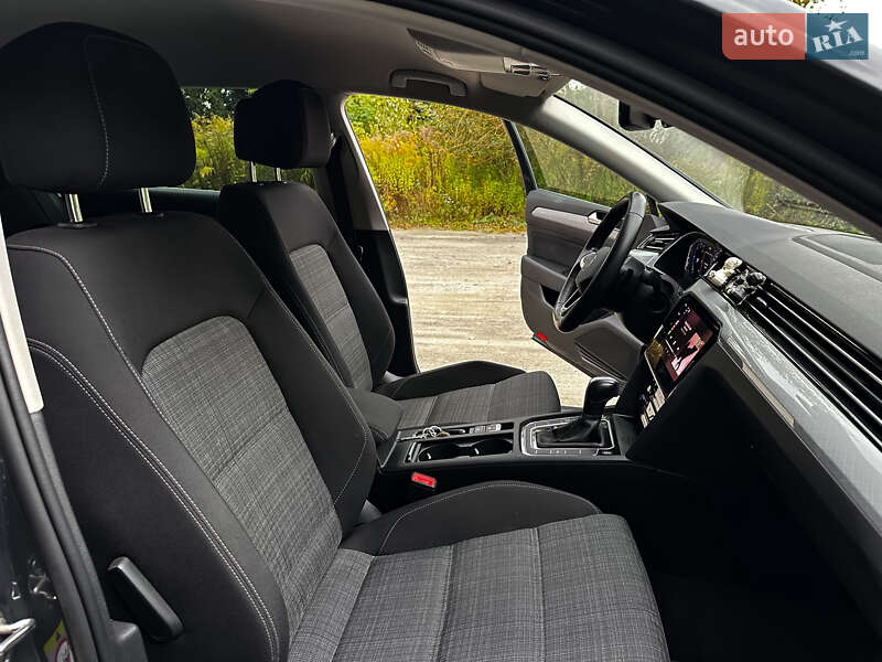 Універсал Volkswagen Passat 2021 в Житомирі