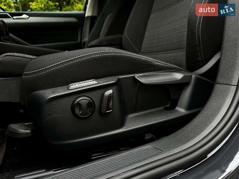 Універсал Volkswagen Passat 2021 в Житомирі