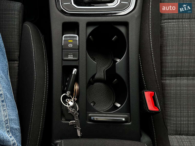 Універсал Volkswagen Passat 2021 в Житомирі