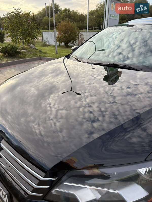 Седан Volkswagen Passat 2012 в Івано-Франківську