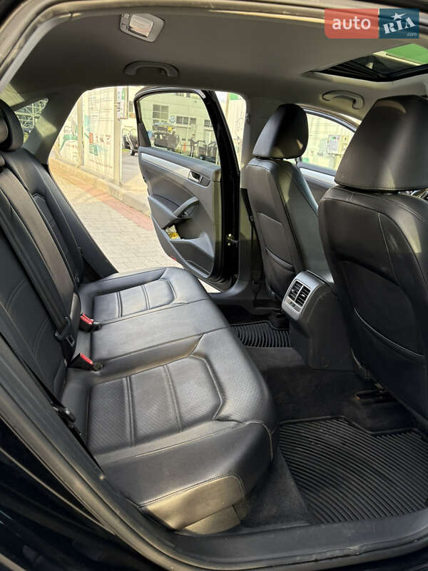 Седан Volkswagen Passat 2012 в Івано-Франківську