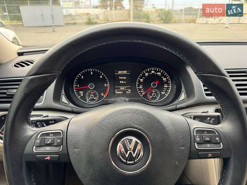 Седан Volkswagen Passat 2013 в Днепре