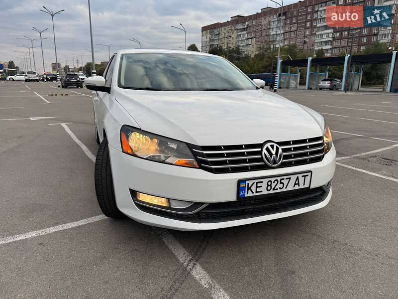Седан Volkswagen Passat 2013 в Днепре