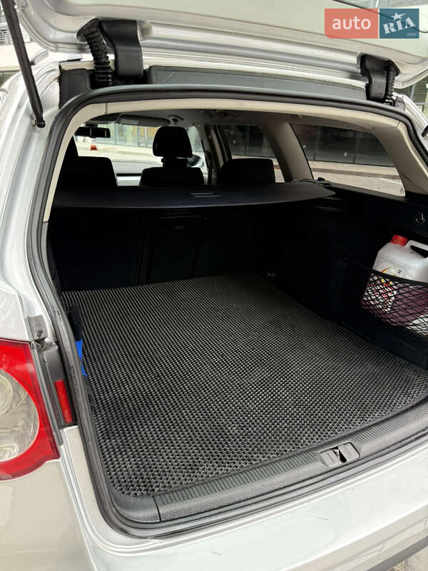 Универсал Volkswagen Passat 2009 в Ровно