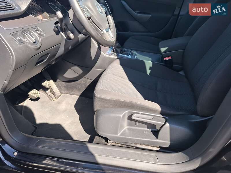 Универсал Volkswagen Passat 2010 в Луцке