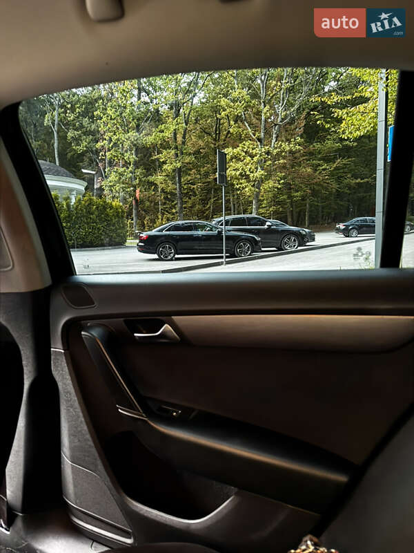 Седан Volkswagen Passat 2011 в Великом Березном