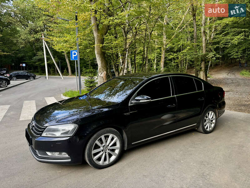 Седан Volkswagen Passat 2011 в Великом Березном