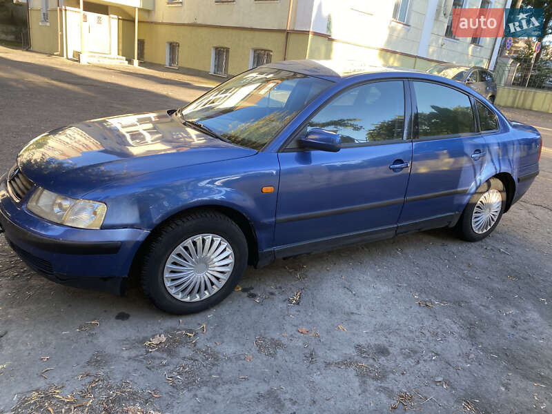 Седан Volkswagen Passat 1998 в Рівному