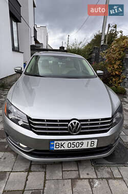 Седан Volkswagen Passat 2012 в Рівному