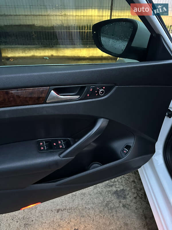 Седан Volkswagen Passat 2011 в Вараші фото 12 Седан Volkswagen Passat 2011 в Вараші
