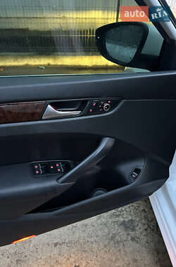 Седан Volkswagen Passat 2011 в 