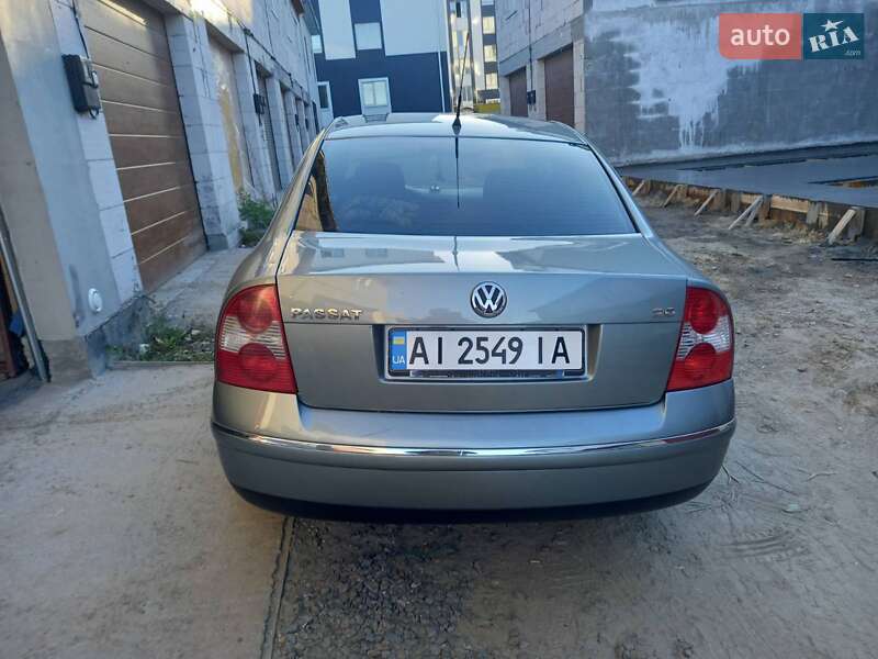 Седан Volkswagen Passat 2004 в Киеве