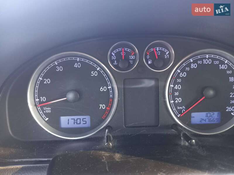 Седан Volkswagen Passat 2004 в Киеве