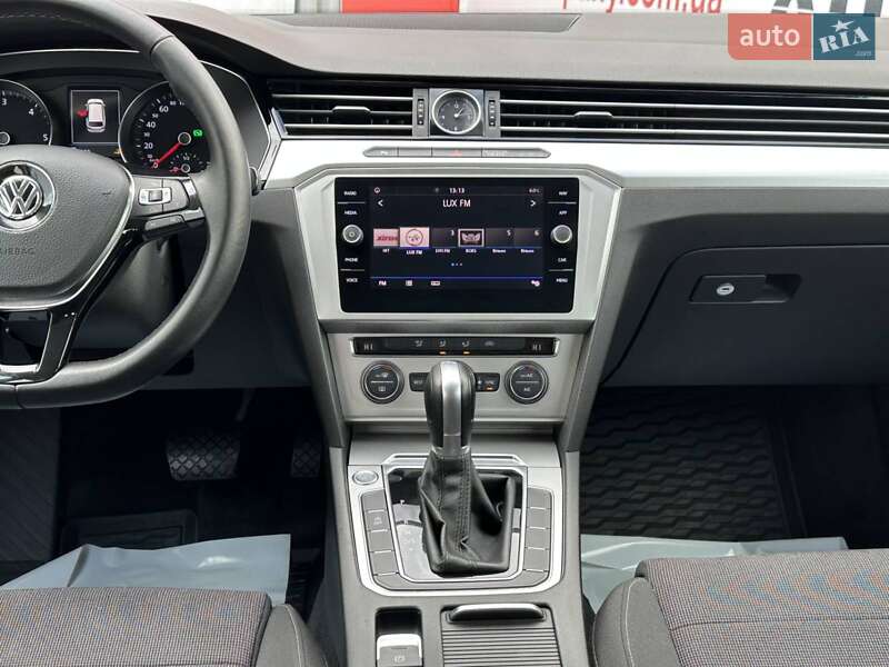 Универсал Volkswagen Passat 2017 в Львове