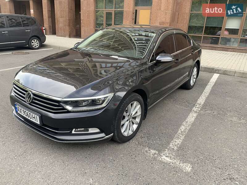Седан Volkswagen Passat 2018 в Харькове