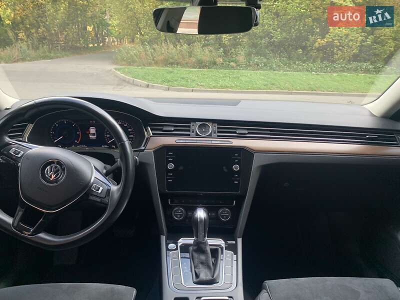 Седан Volkswagen Passat 2018 в Харькове