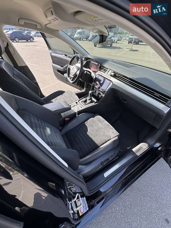 Седан Volkswagen Passat 2019 в Києві