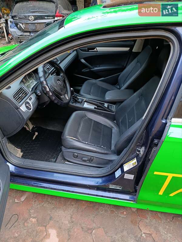 Седан Volkswagen Passat 2012 в Харькове