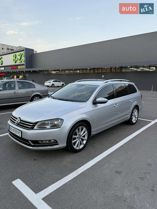 Универсал Volkswagen Passat 2011 в Киеве