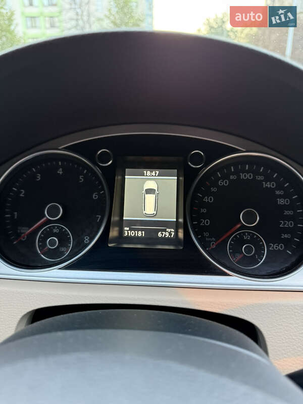 Универсал Volkswagen Passat 2011 в Киеве