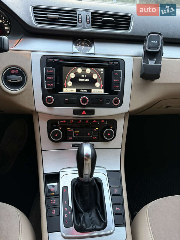 Универсал Volkswagen Passat 2011 в Киеве