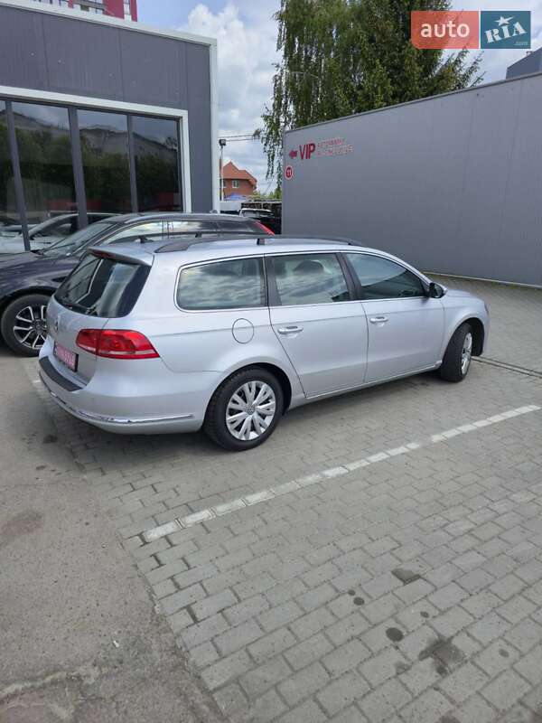 Универсал Volkswagen Passat 2012 в Нововолынске