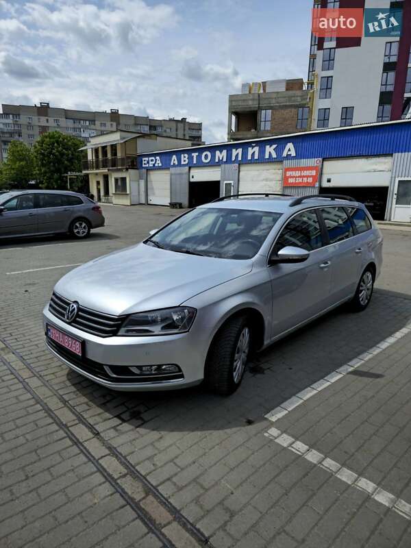Универсал Volkswagen Passat 2012 в Нововолынске
