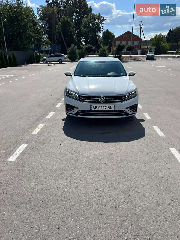 Седан Volkswagen Passat 2016 в Немирове