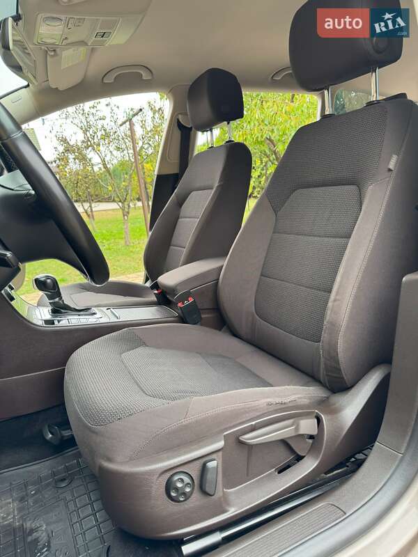 Універсал Volkswagen Passat 2011 в Яворові