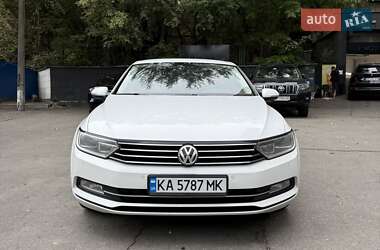 Седан Volkswagen Passat 2015 в Киеве