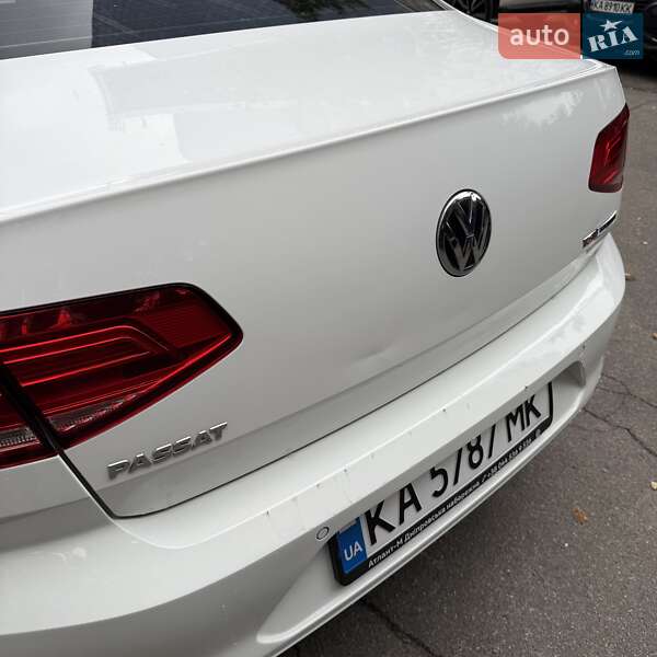 Седан Volkswagen Passat 2015 в Киеве