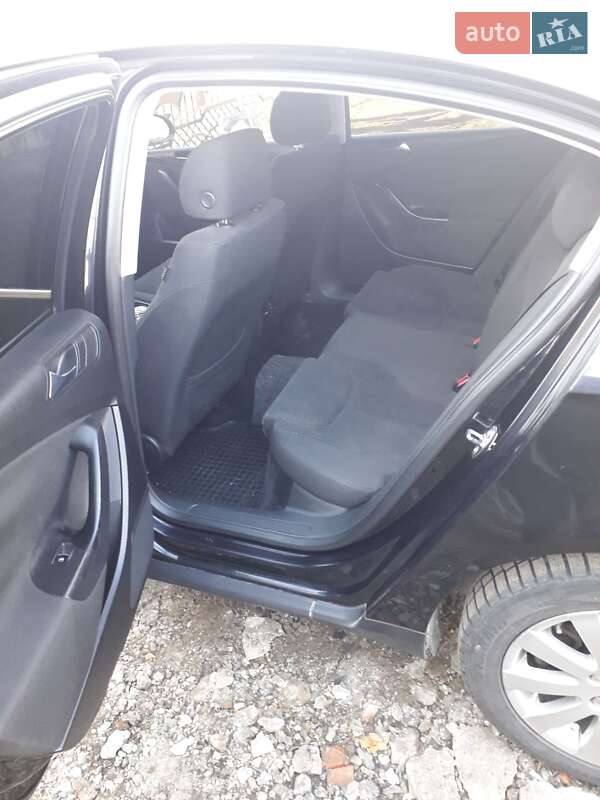 Седан Volkswagen Passat 2006 в Львове
