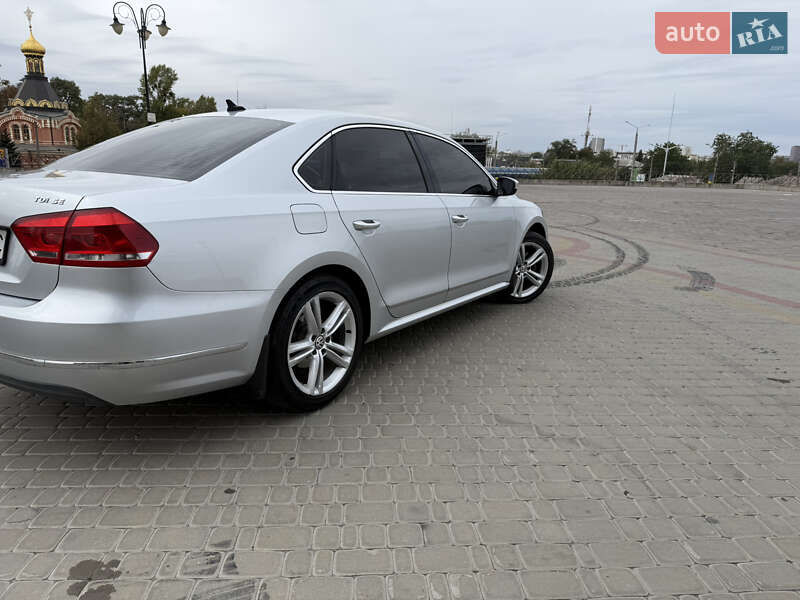 Седан Volkswagen Passat 2013 в Харькове