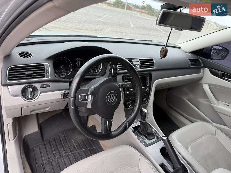 Седан Volkswagen Passat 2013 в Харькове
