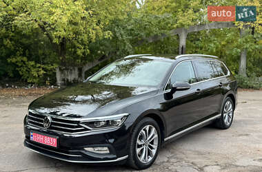 Універсал Volkswagen Passat 2021 в Житомирі