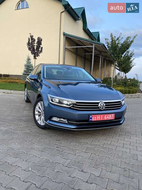 Седан Volkswagen Passat 2015 в Луцке