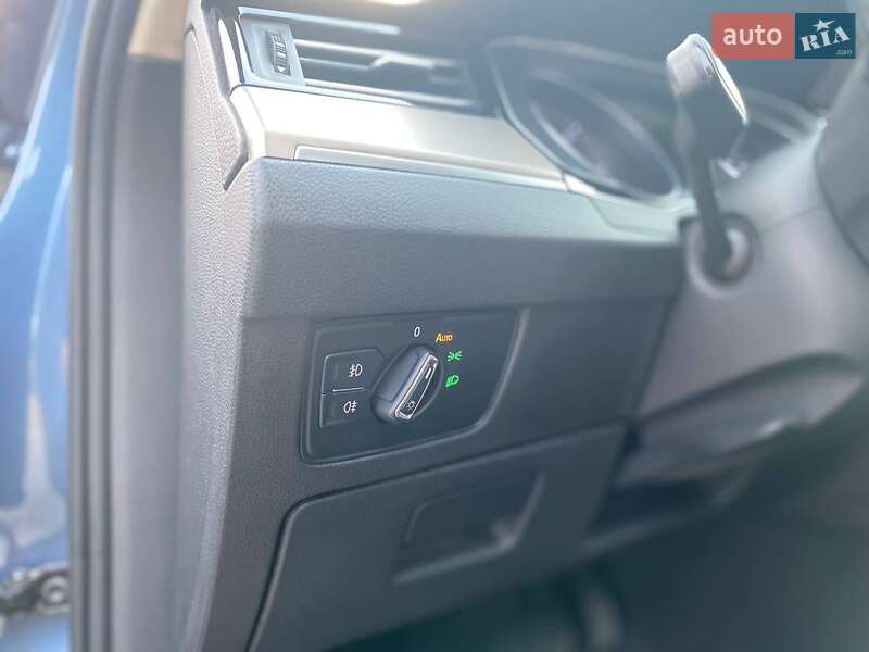Седан Volkswagen Passat 2015 в Луцке