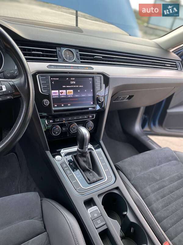 Седан Volkswagen Passat 2015 в Луцке