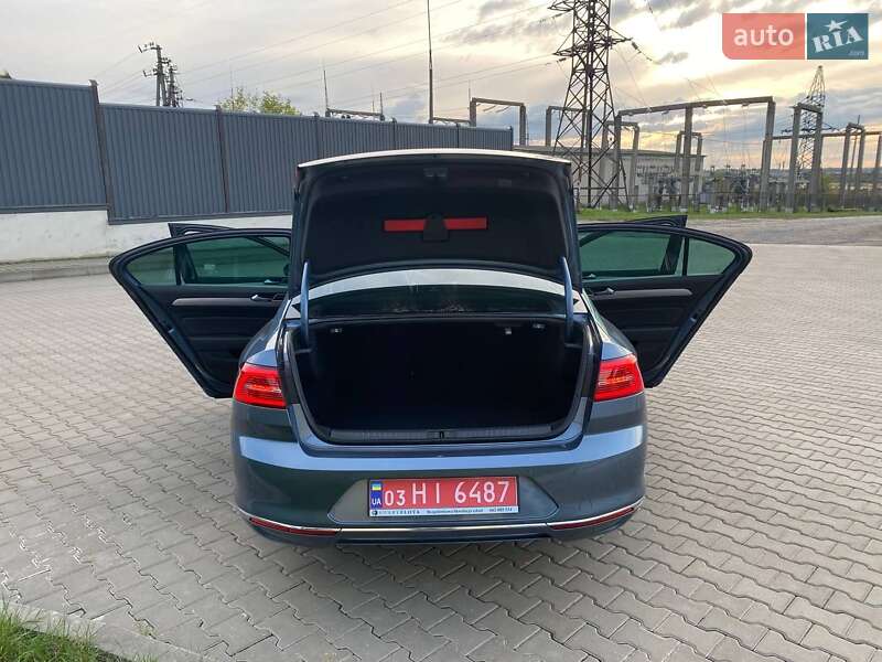 Седан Volkswagen Passat 2015 в Луцке